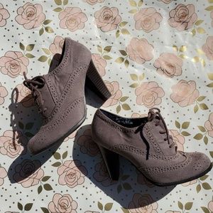 Fioni Women's ankle boots, size 6